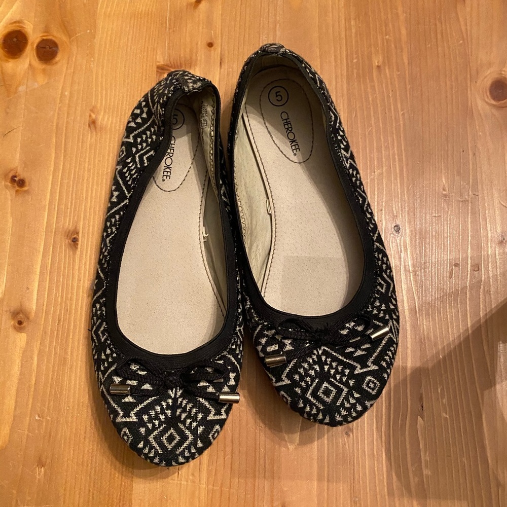 Women’s Cherokee flats